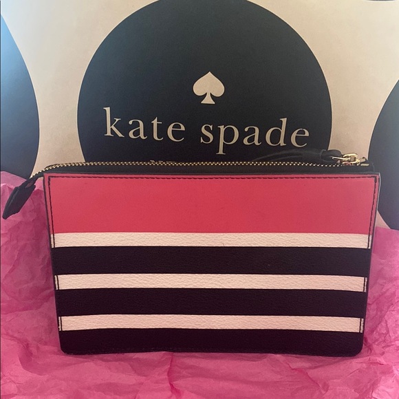 Kate Spade Pink, Black, & White Striped Clutch/Wristlet NWOT 🏷 - Picture 2 of 4